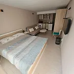 Treti Mart North דירה פרימורסקו