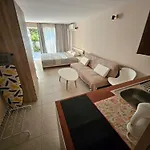 Treti Mart North דירה